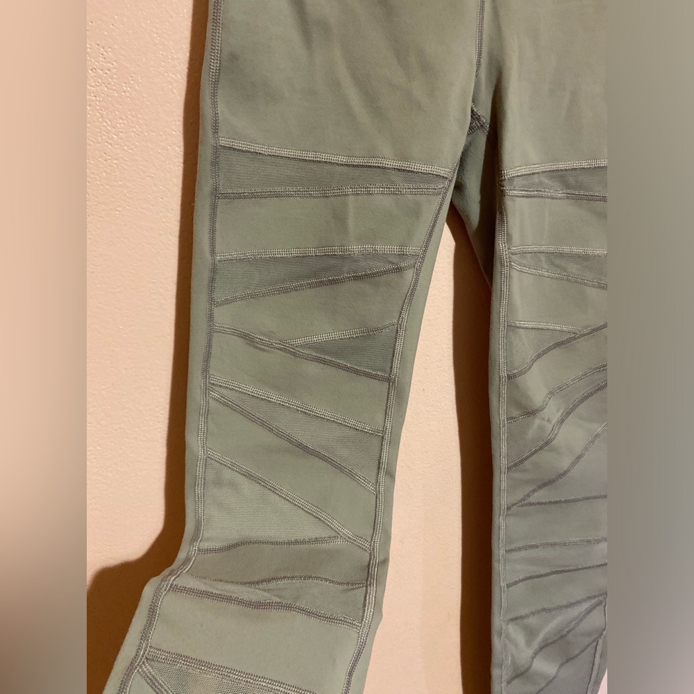Lululemon legging - Picture 4 of 8